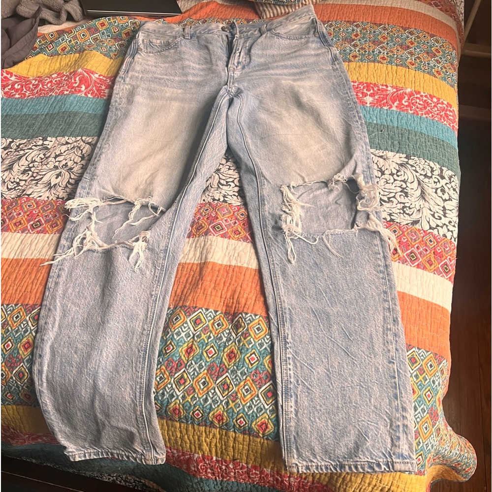 American Eagle Ripped Mom Jean